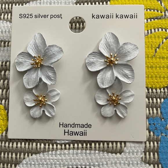 Bohemian  Flower Petals Drop Earrings - Picture 4 of 5